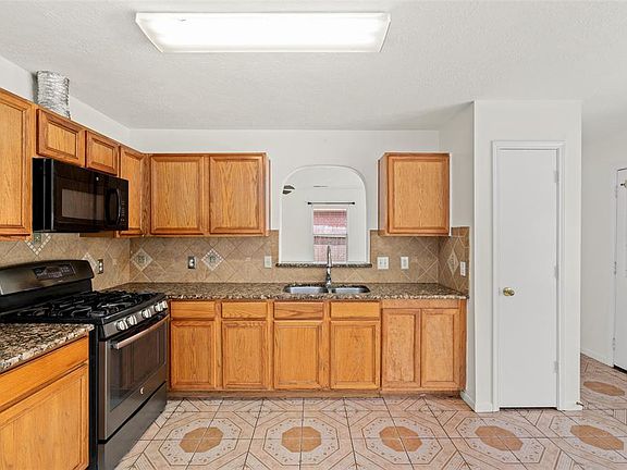 4th image of 11102 Thorncliff Dr
