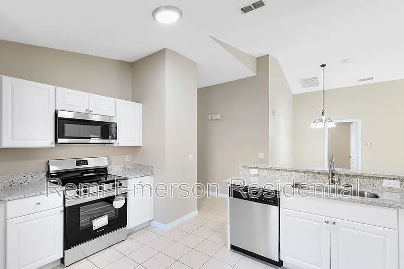 4 bed, 3.0 bath, 1662 sqft, $2,200 — Photo 3