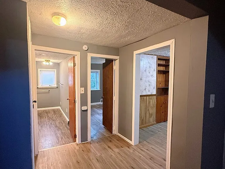 221 W Way St — Photo 7