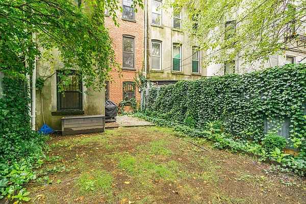 Rented by Century 21 Metropolitan | media 13