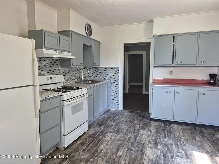 68 Green Pl #1 — Photo 1