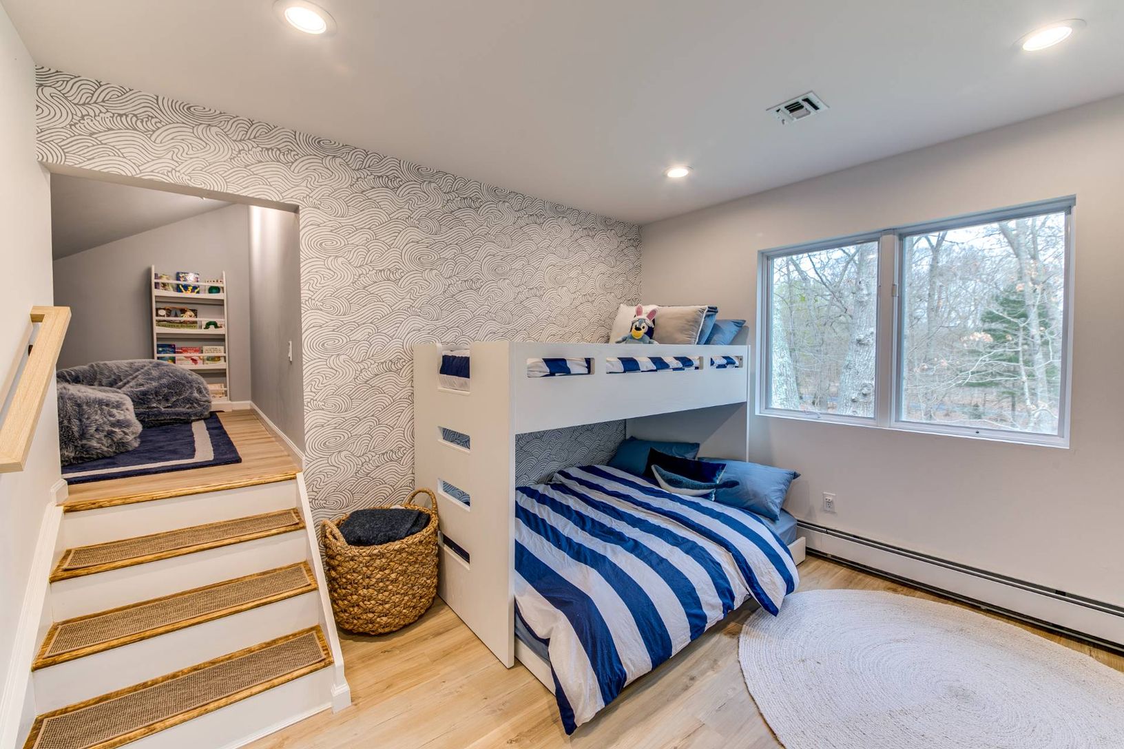  Twin bed and full bed  with playroom
