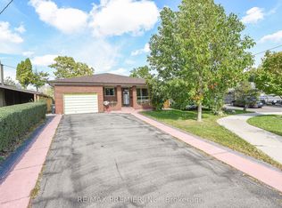 35 Taysham Cres, Toronto, ON M9V 1X1
