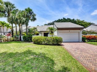 9 Clubhouse Ln, Boynton Beach, FL 33436