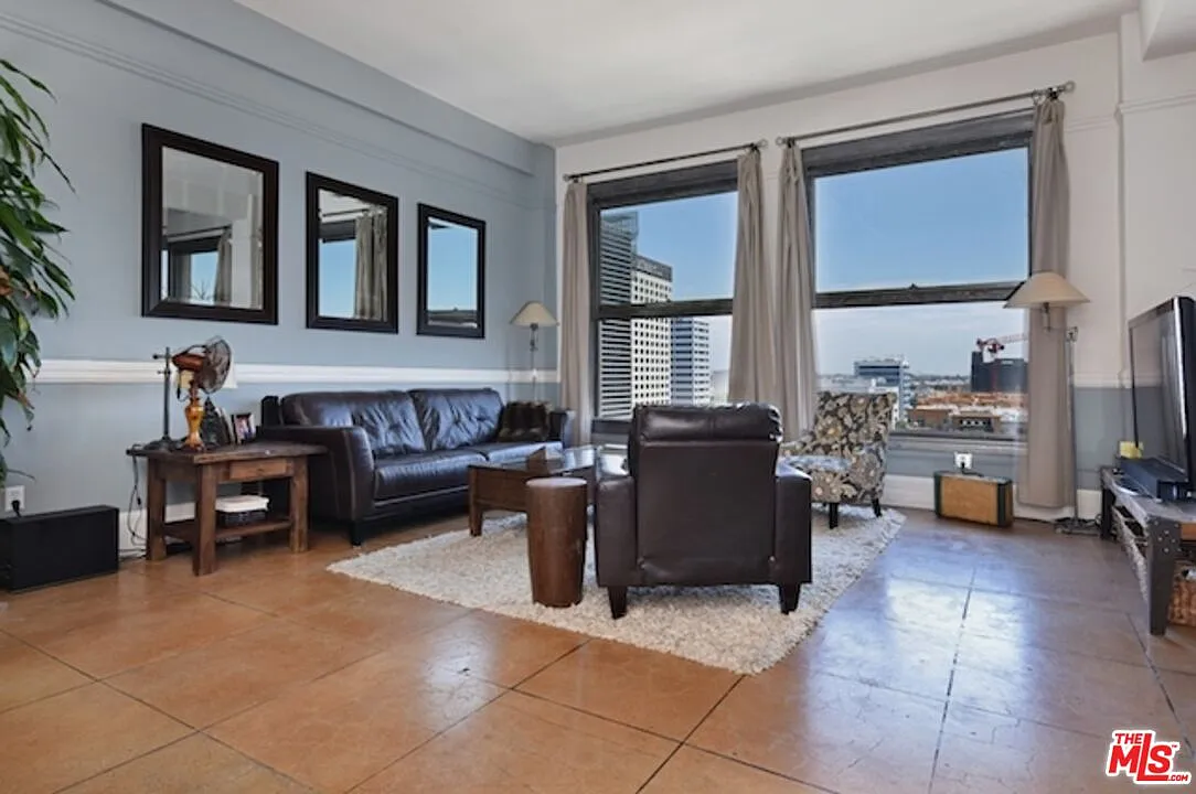 1 bed, 1.0 bath, 1200 sqft, $3,200 — Photo 4