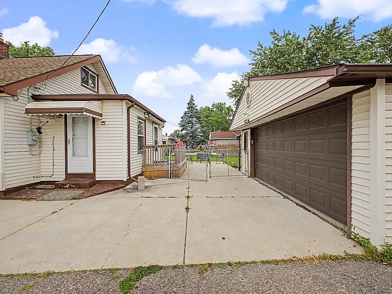 29438 Elmwood St — Photo 28