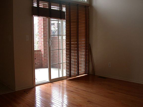 5th image of 2877 Barclay Way