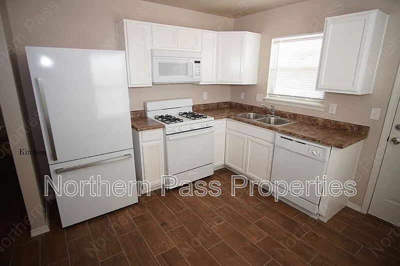 3 bed, 2.0 bath, 972 sqft, $1,325 — Photo 4