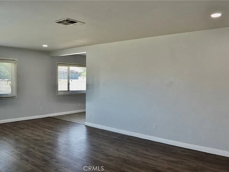 894 N Orange St — Photo 41