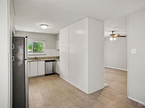 4th image of 7430 Sir Lords Ln