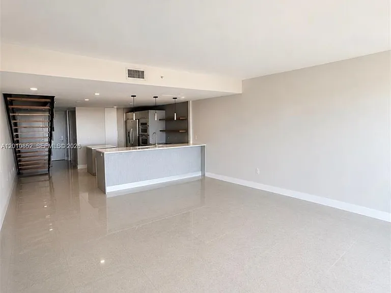 2950 NE 188th St #406 — Photo 4