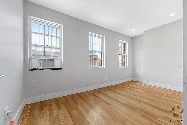 Rented by ERNY LLC | media 10