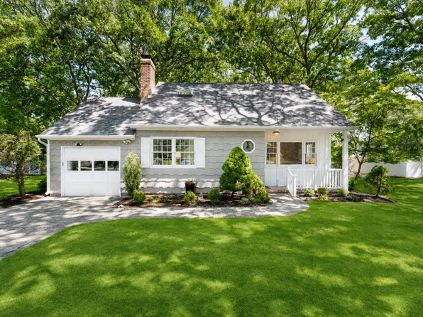 23 Canvasback Ln, East Quogue, NY 11942