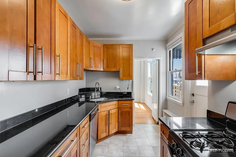 Fabulous View Spacious Remodeled Top Floor Corner 1bd! — Photo 2