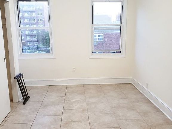4th image of 2303 30th Dr APT 3R