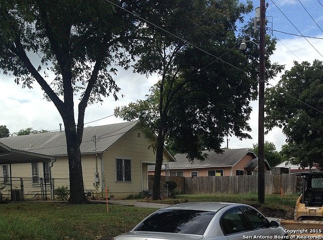 2nd image of 1536 W Laurel St