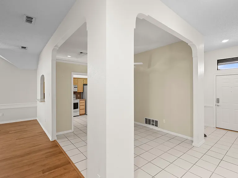 4820 Ashworth Ct — Photo 6