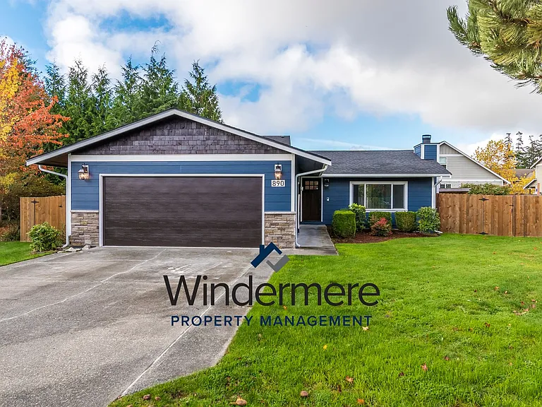 890 NW Haslo Pl — Photo 1