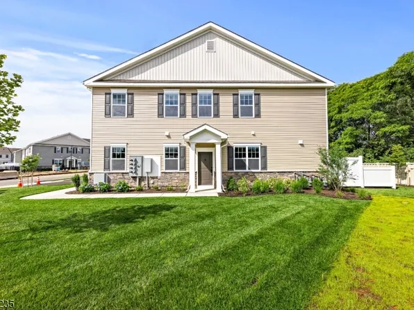 37 Theater Dr, Wall Twp., NJ 07728