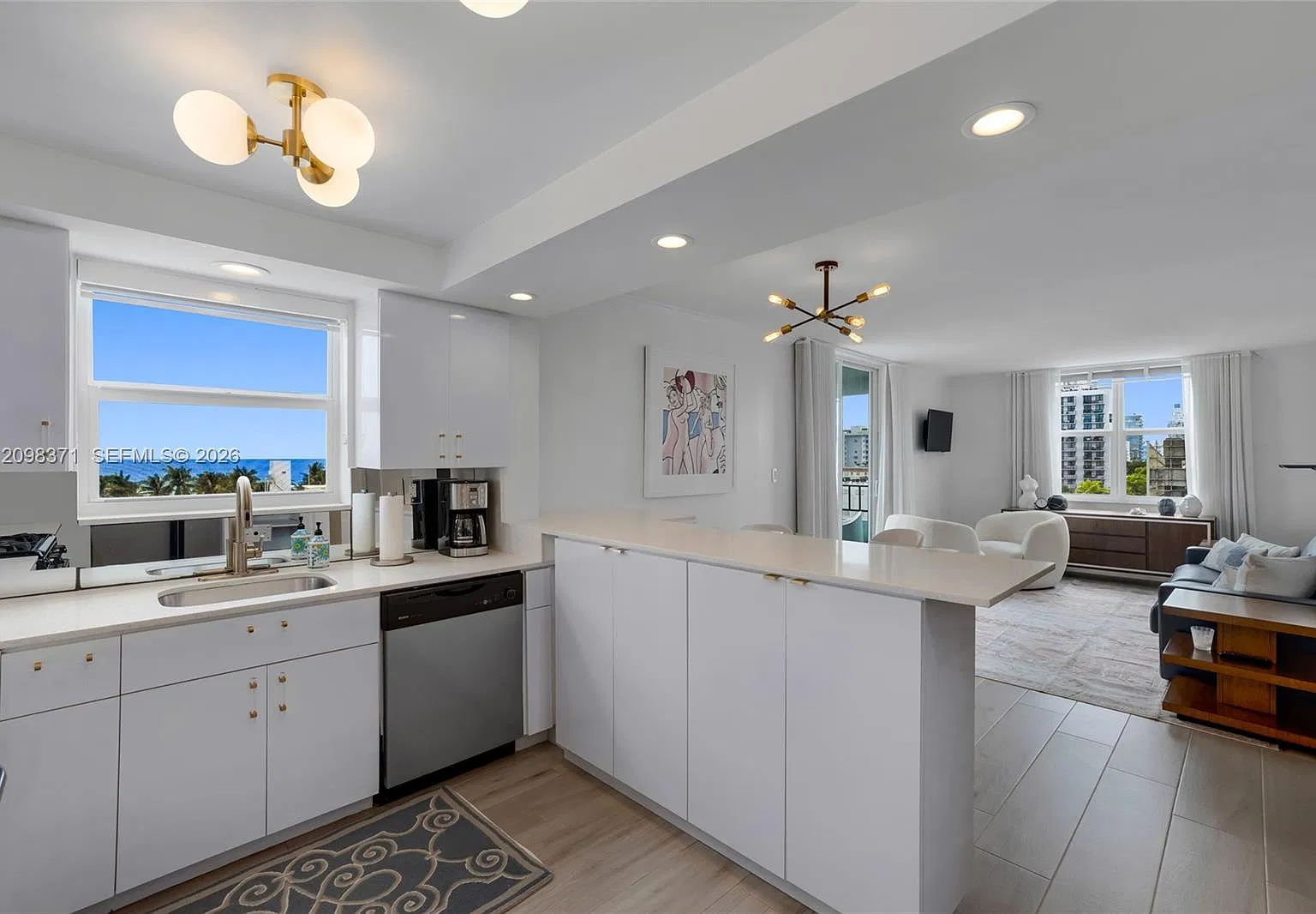 Collins Towers Condo — Photo 3