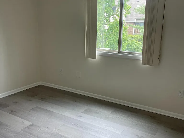414 Ravens Crest Dr — Photo 16