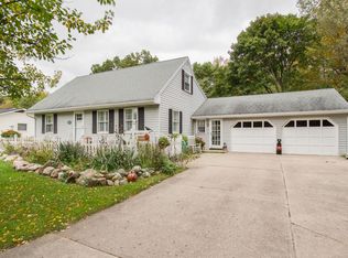 528 Oakdale Dr, Haslett, MI 48840