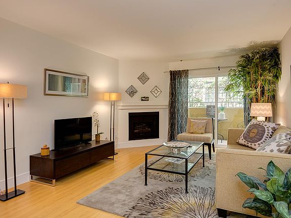 3rd image of 910 N Martel Ave #109