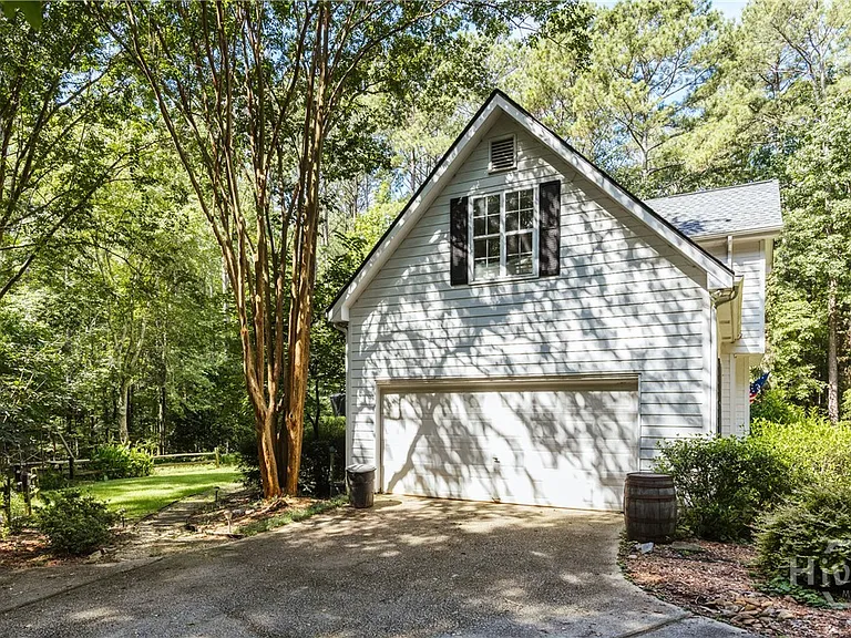 2221 Whippoorwill Rd — Photo 2