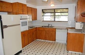 2nd image of 1567 Hemlock Dr