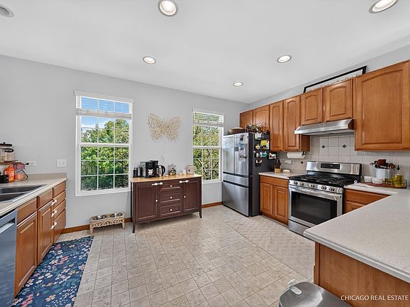 4th image of 143 Willey St #143