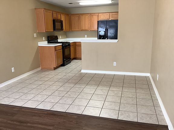 5th image of 18207 Beaverdell Dr