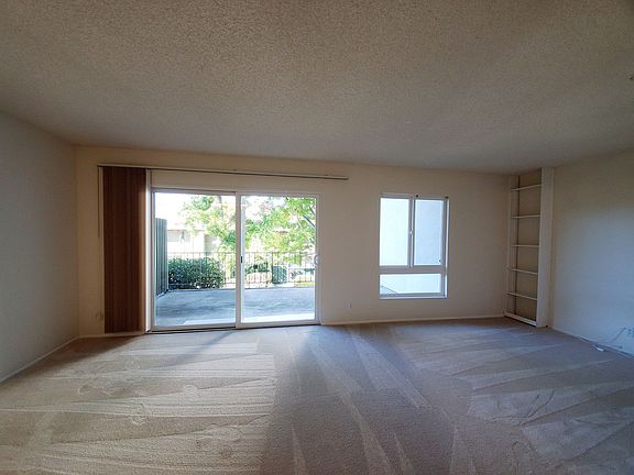 5th image of 928 Peninsula Ave APT 206