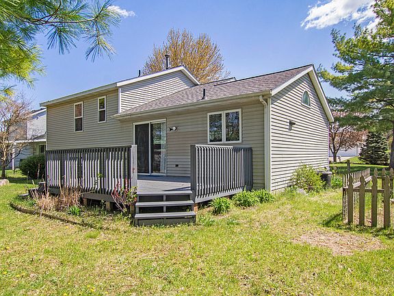3rd image of 2831 Alson Dr NE