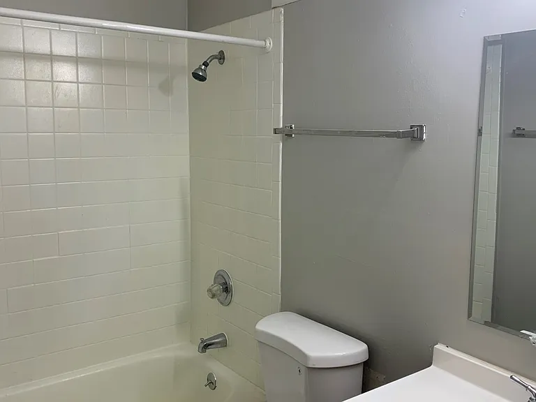 Garden Pointe Apartments — Photo 35