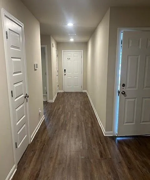 1718 Calgary Dr W — Photo 11