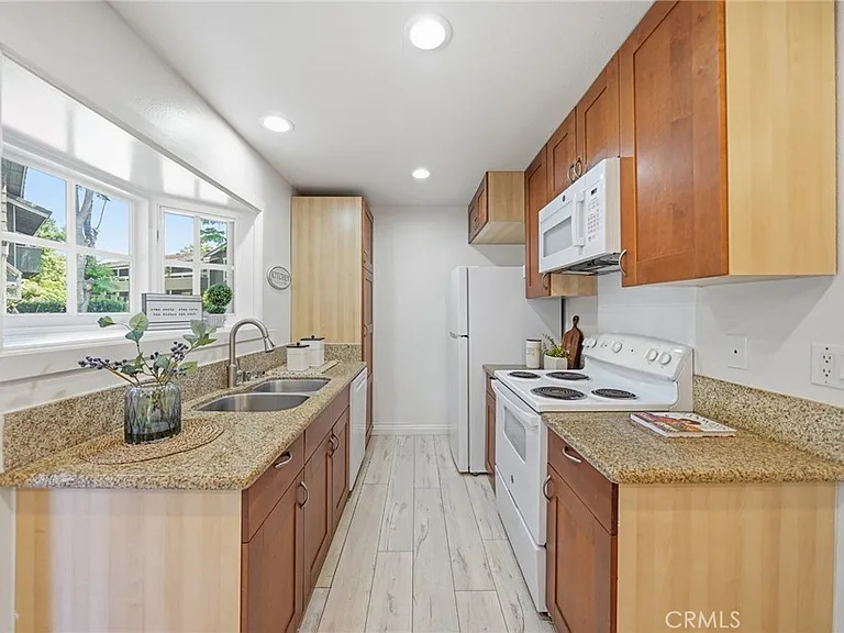 185 Streamwood — Photo 6