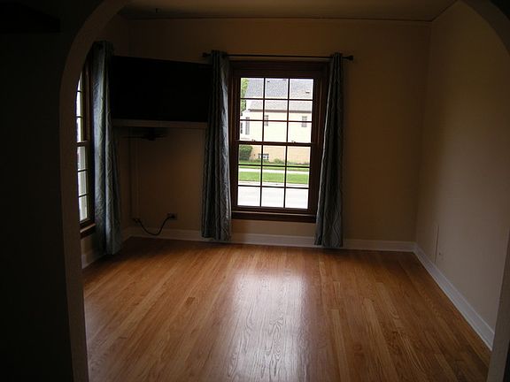 4th image of 3300 N Ozark Ave