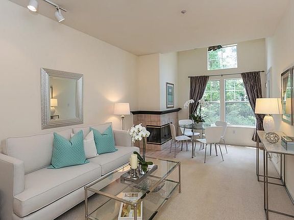 3rd image of 2160 Santa Cruz Ave APT 15