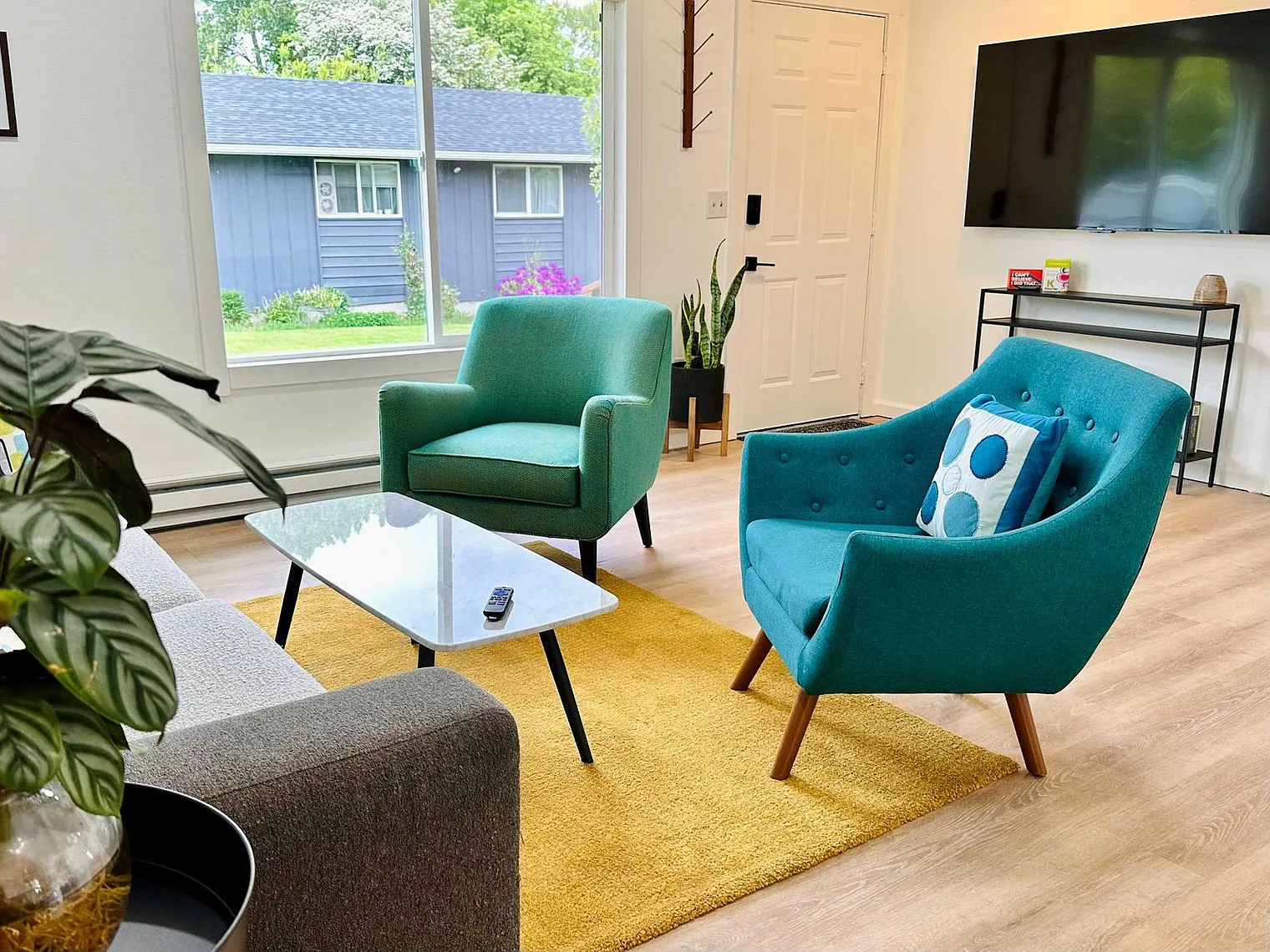 2 bed, 1.0 bath, $4,802 — Photo 3