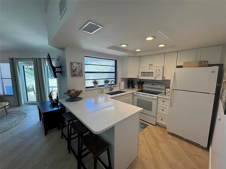 2571 Cyprus Dr #1-202 — Photo 4