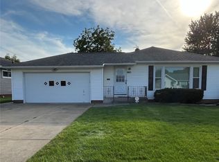1708 Roselawn Rd, Mayfield Heights, OH 44124