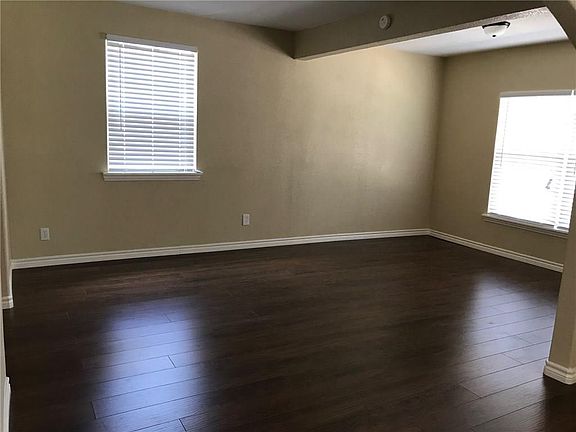 3rd image of 1971 Oak Hill Cir