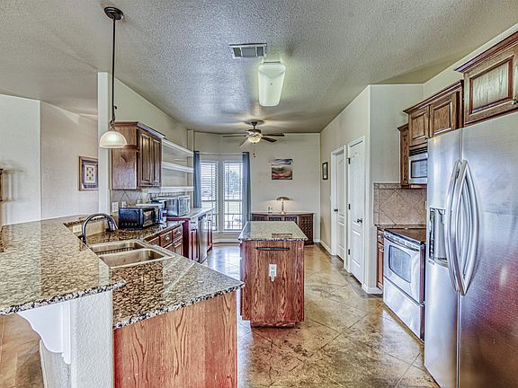 5th image of 1622 Skyline Dr