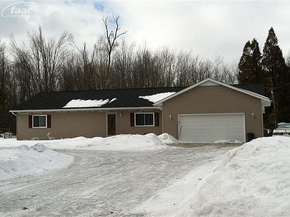 3rd image of 5111 Woodcliff Dr