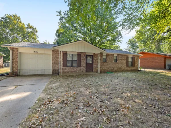 2816 N Susan Carol Ln, Fayetteville, AR 72703