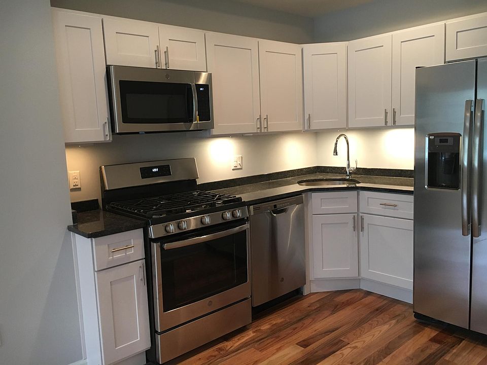 Large kitchen with a lot of storage space, five burner gas stove, full sized dishwasher, large sink. It's a kitchen made for those who love to cook (and for those who don't, there's a great microwave!)