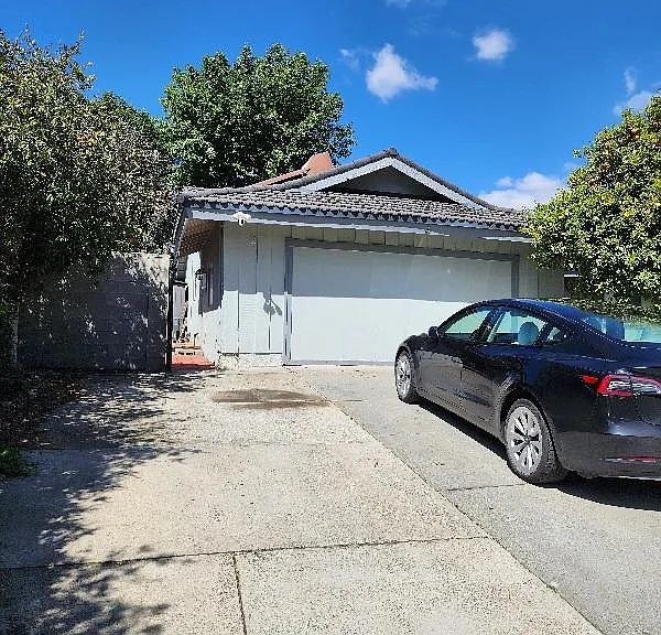 Valencia Hill Dr — Photo 1