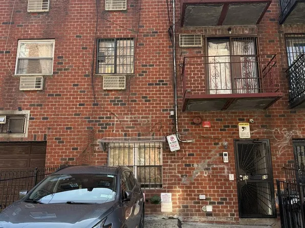 55-28 98th St, Corona, NY 11368