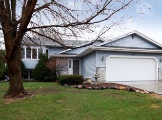 5464 Golfview Cir N, Oakdale, MN 55128