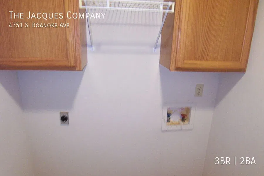 South Central 3 BR 2 Bath 2 Car Garage- Just West of Twin Oaks Country Club — Photo 4